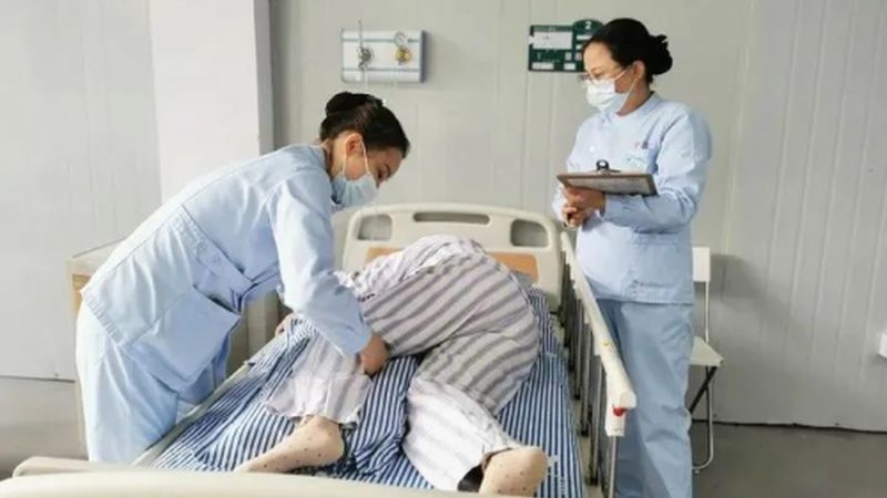 根据GB/T 35796养老机构服务质量基本规范，护理院床位的尺寸标准如下：