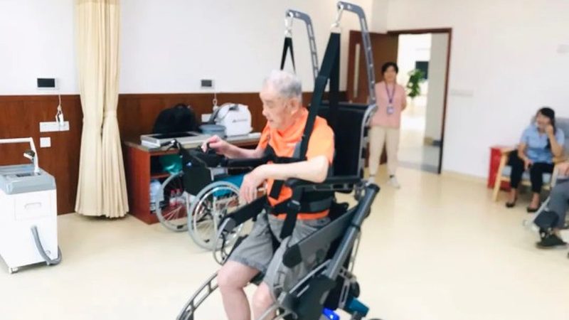 老年助餐中央厨房不锈钢材质，如何选择更安全可靠？**